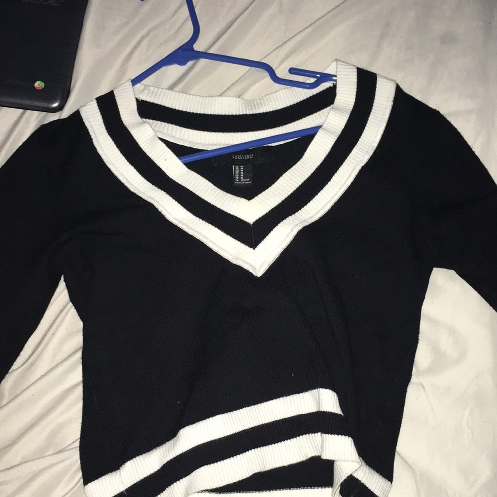 Black long sleeve crop top
